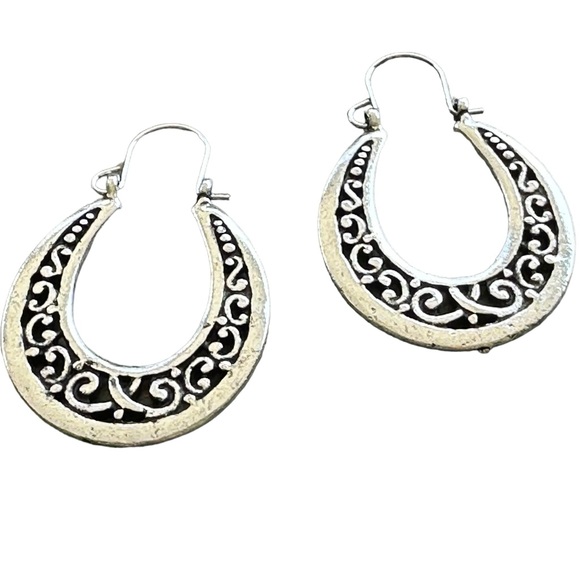 Antique Silver Cut Metal Oval Hoop Earrings - Picture 5 of 6